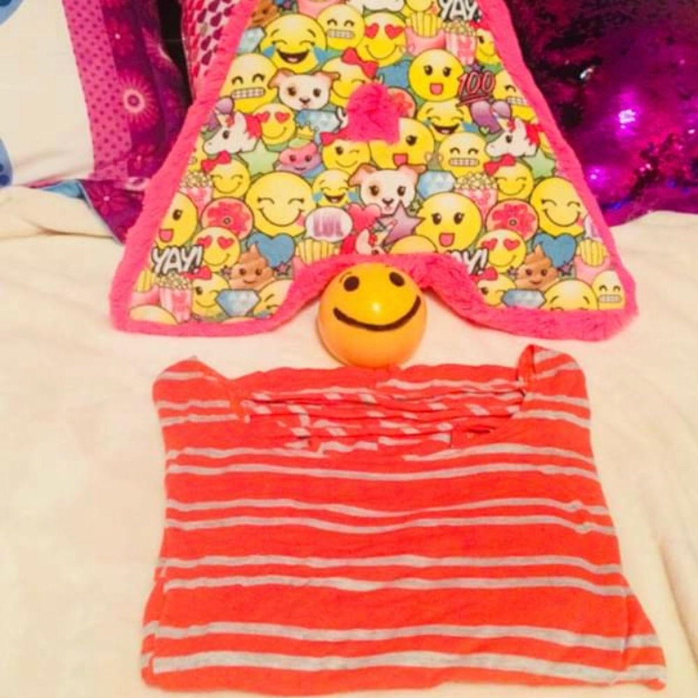 Short sleve orange shirt with silver stripes